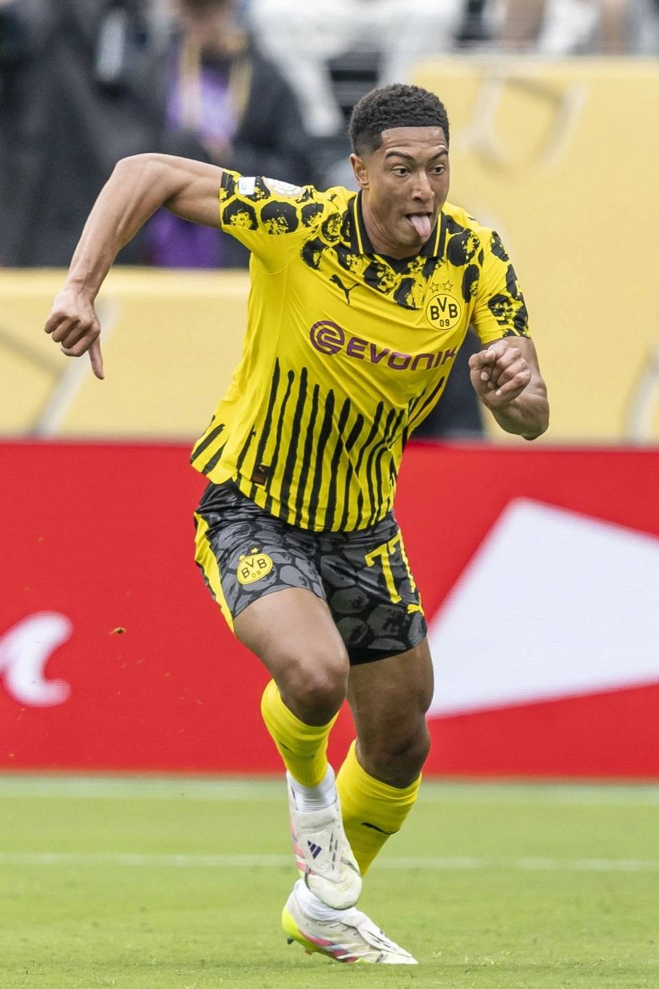 里程碑夜多特蒙德防线松动，意大利杯集结日刷纪录，质疑声仍在，年轻球员得到机会的简单介绍