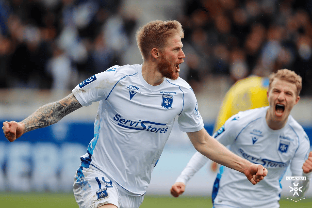 从今晨曼联绝杀压哨到清晨里尔备战法甲，今夜国王杯焦点战的简单介绍